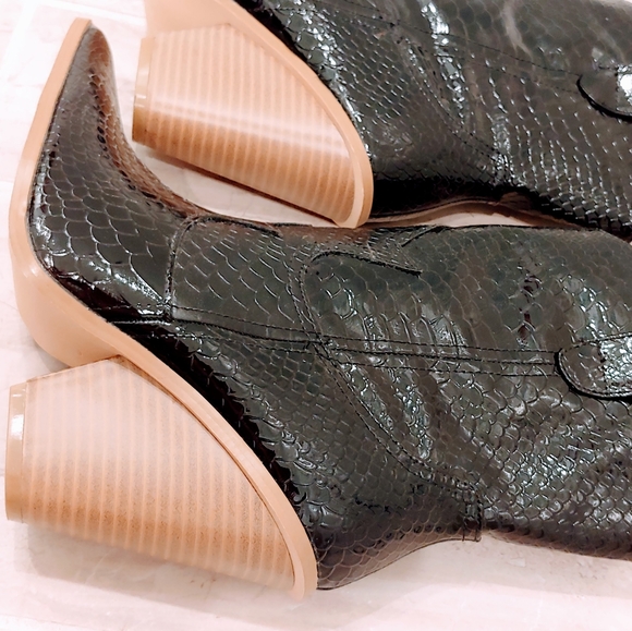 Cape Robbin Black Snakeskin Boots - Picture 5 of 7